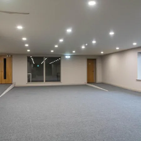 Near Arena And Victoria Quarter Апартаменты
