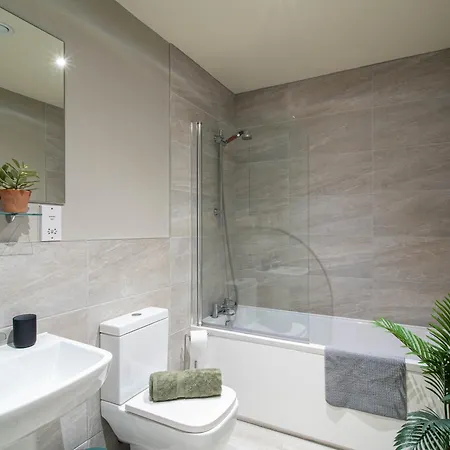 Near Arena And Victoria Quarter Апартаменты
