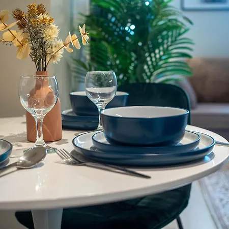 By Victoria Quarter Free Parking Apartamento