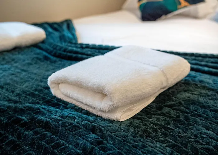 By Victoria Quarter Λιντς