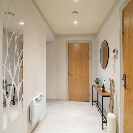 By Victoria Quarter Free Parking * Leeds (West Yorkshire)