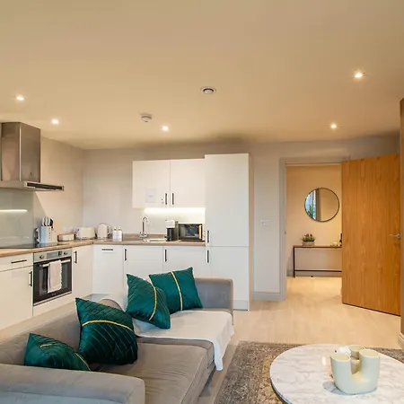 By Victoria Quarter Free Parking Apartment *