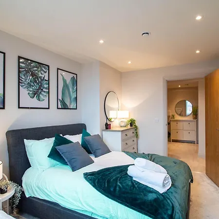 By Victoria Quarter Free Parking Leeds (West Yorkshire)