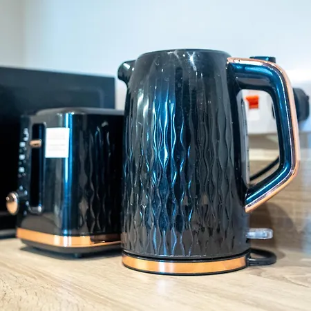 By Victoria Quarter Free Parking Apartment *