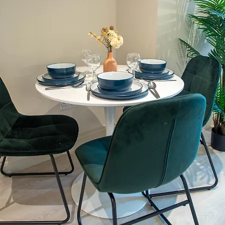 By Victoria Quarter Free Parking Appartement